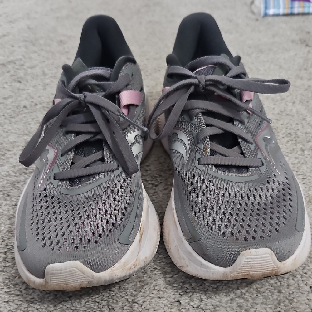Saucony Women's Gray and Pink Athletic Shoes - Picture 2 of 7